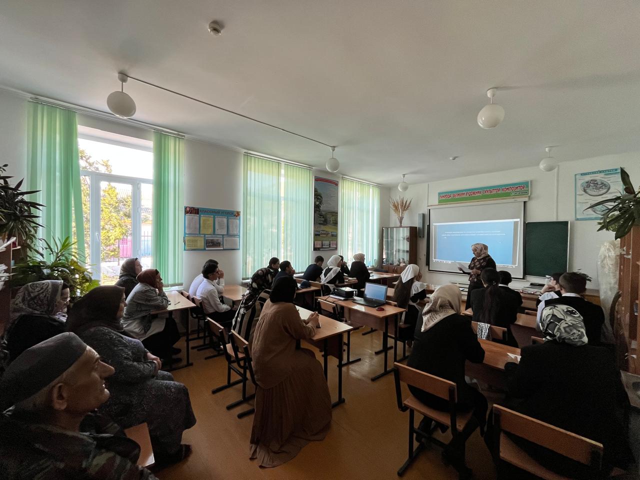 инструктаж &amp;quot;Примерный алгоритм действий при выявлении фактов распространения педагогическим и профессорско- преподавательским составом радикальных идей среди обучающихся&amp;quot;.